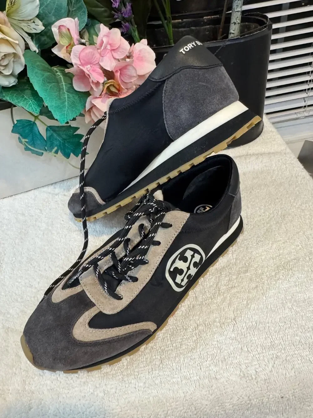 Tory Burch Sawtooth sneaker 7.5 (sn100thrifty)